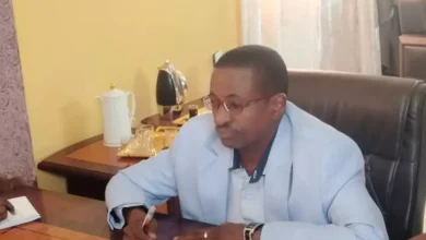 Executive dilo presides over the local meeting of the fall room