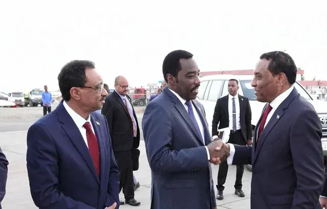 The Prime Minister goes to Egypt during the first official visit outside the country