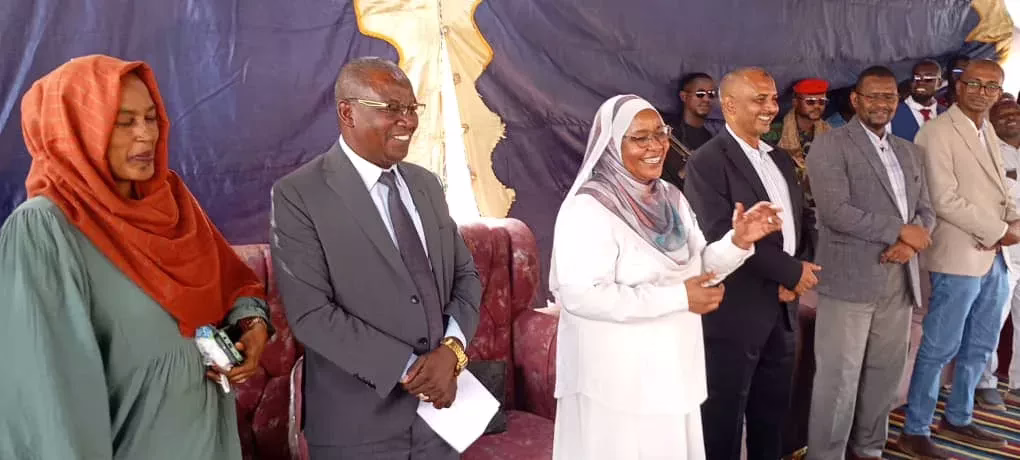 The Federal Commissioner of Humanitarian Aid visits the displacement of the Darfur in the State of the North and testifies to the joint coordination meeting with the government of the State