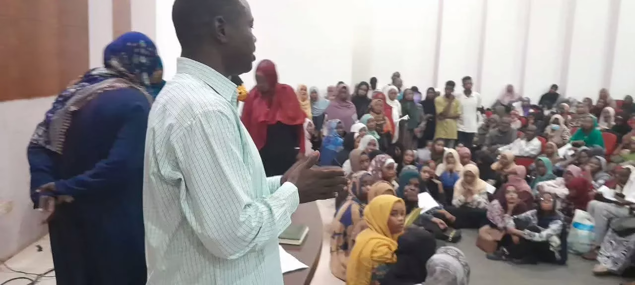 The Federal Ministry of Health begins training 7,800 home inspectors to combat diseases in Khartoum